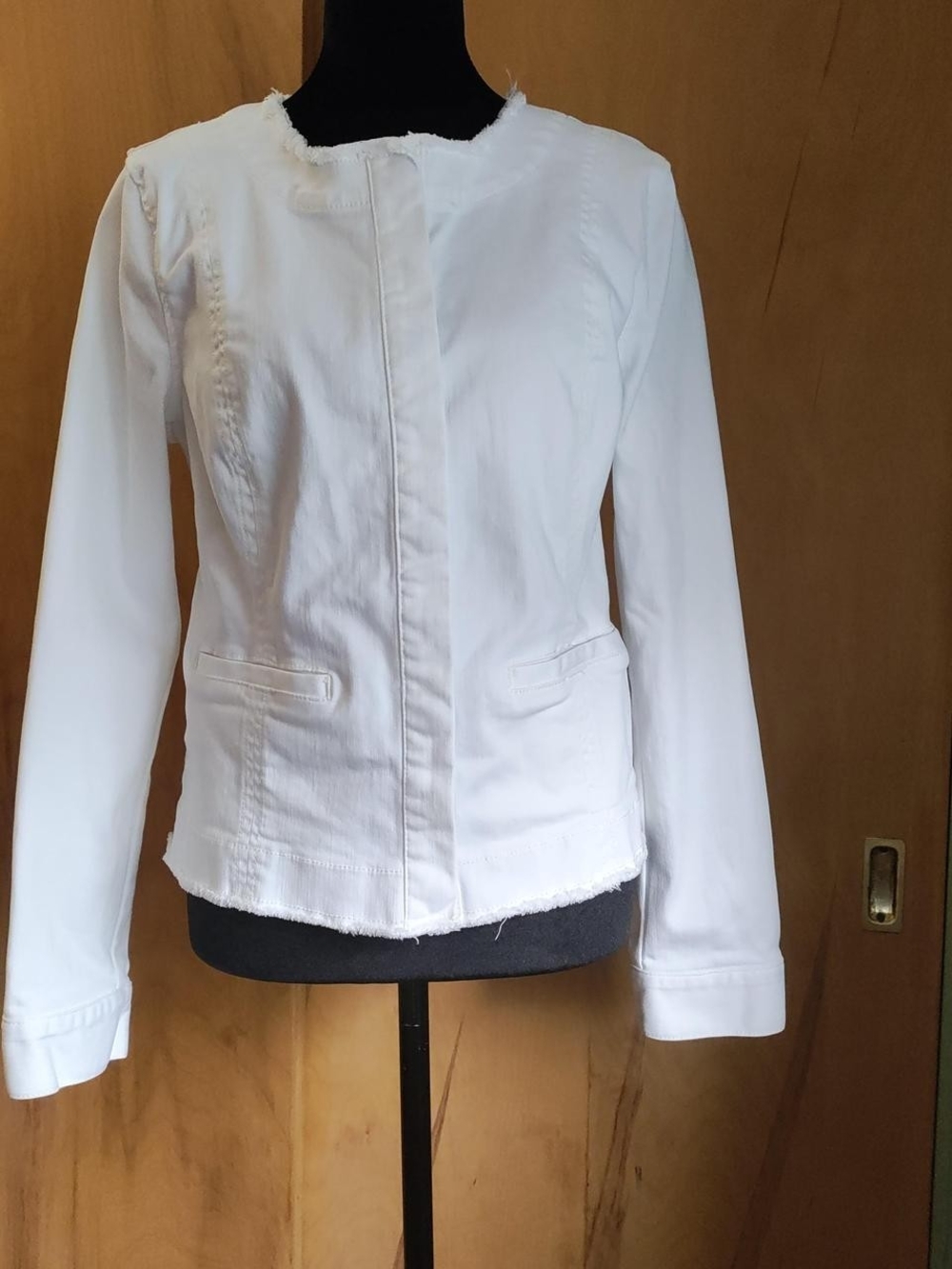 CAbi White Frayed-Trim Cotton Blazer